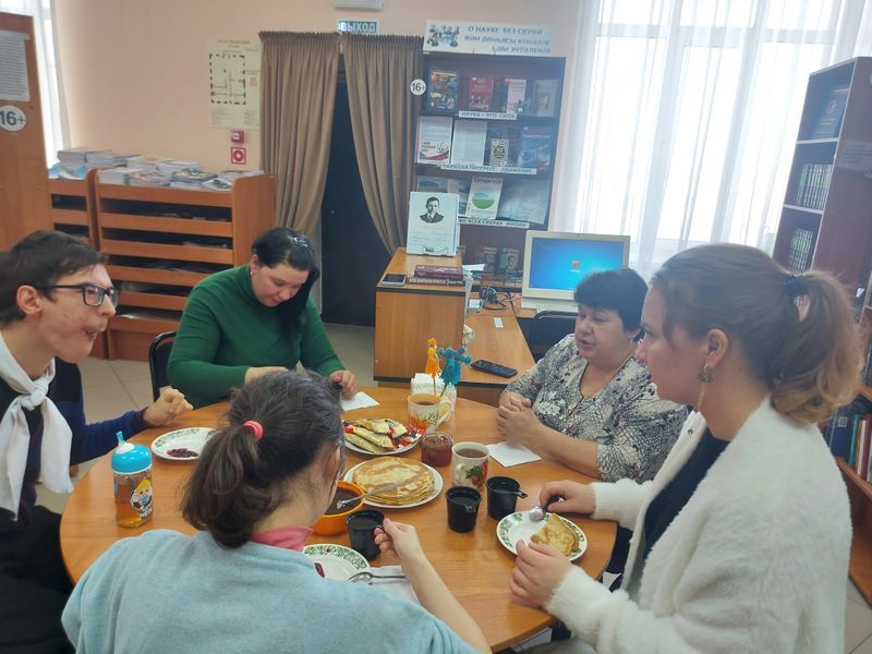 В библиотеке встретили Масленицу блинами и мастер-классом для детей