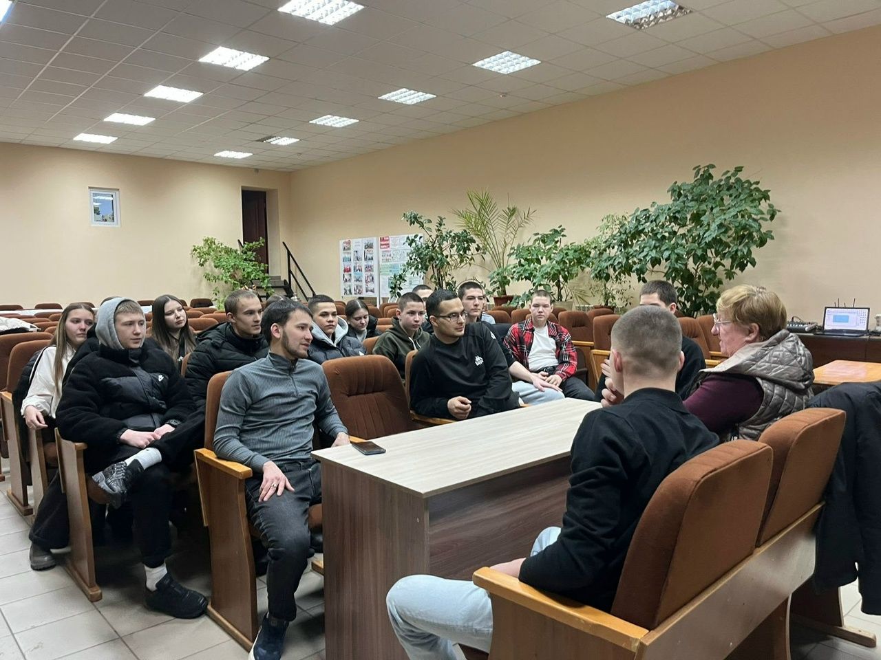Тематический час о прошлом и настоящем прошел в Макуловском ДК