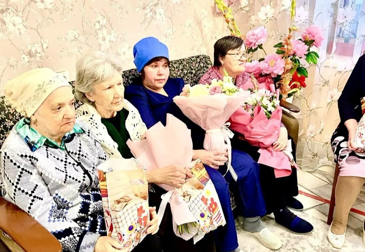 «Мамы Казани» поздравили всех женщин дома-интерната в Верхнем Услоне с 8 Марта