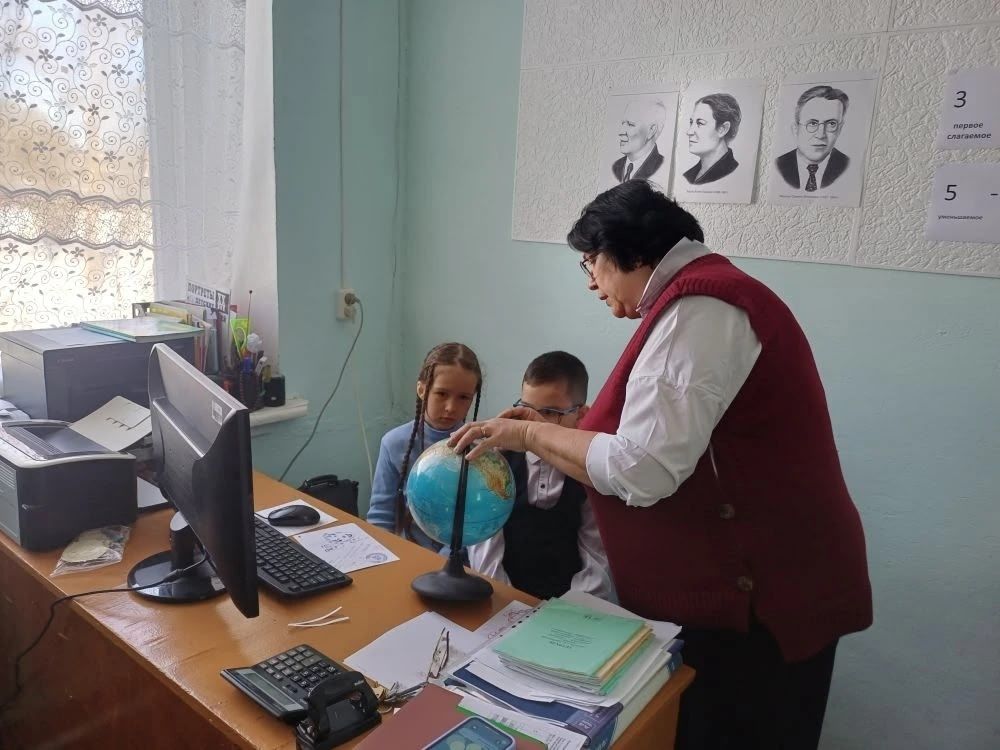 В Татарско-Бурнашевской школе отметили День воссоединения Крыма с Россией
