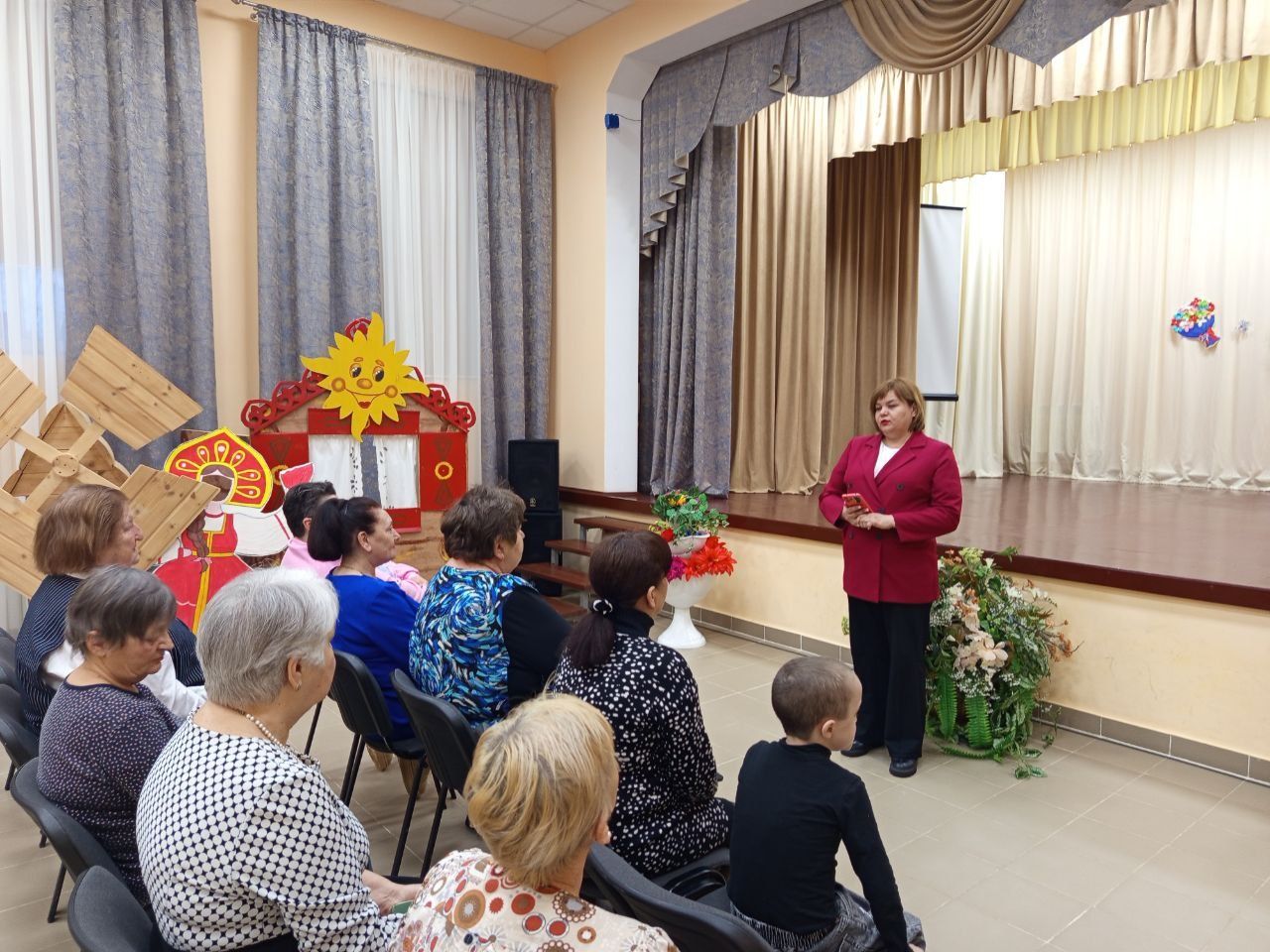 «Сердце ждет, а тыл крепчает»: в Печищах поздравили жен и матерей бойцов СВО