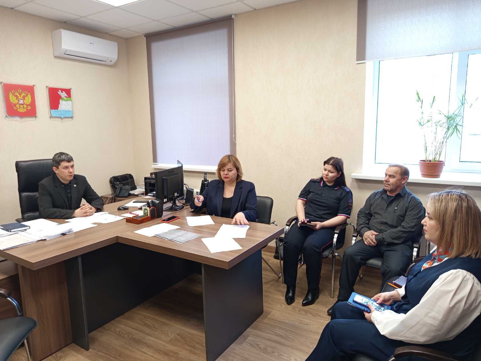 В Верхнеуслонском районе две семьи поставят на межведомственный патронат