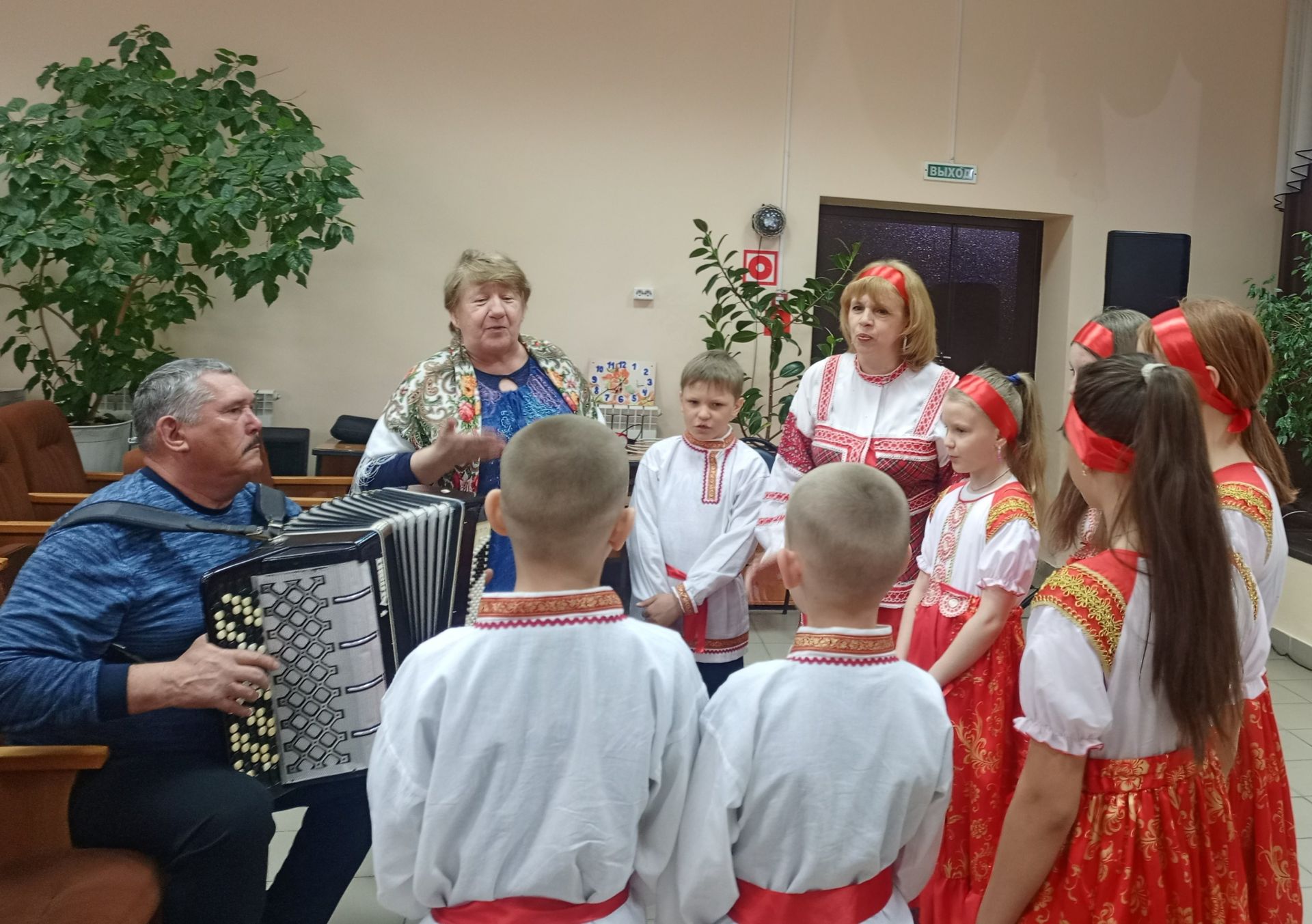 В Макулове детей научили старинным народным играм