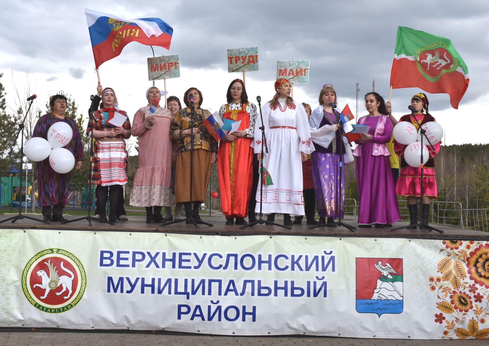 В Парке культуры и отдыха Верхнего Услона встретили весну и Первомай
