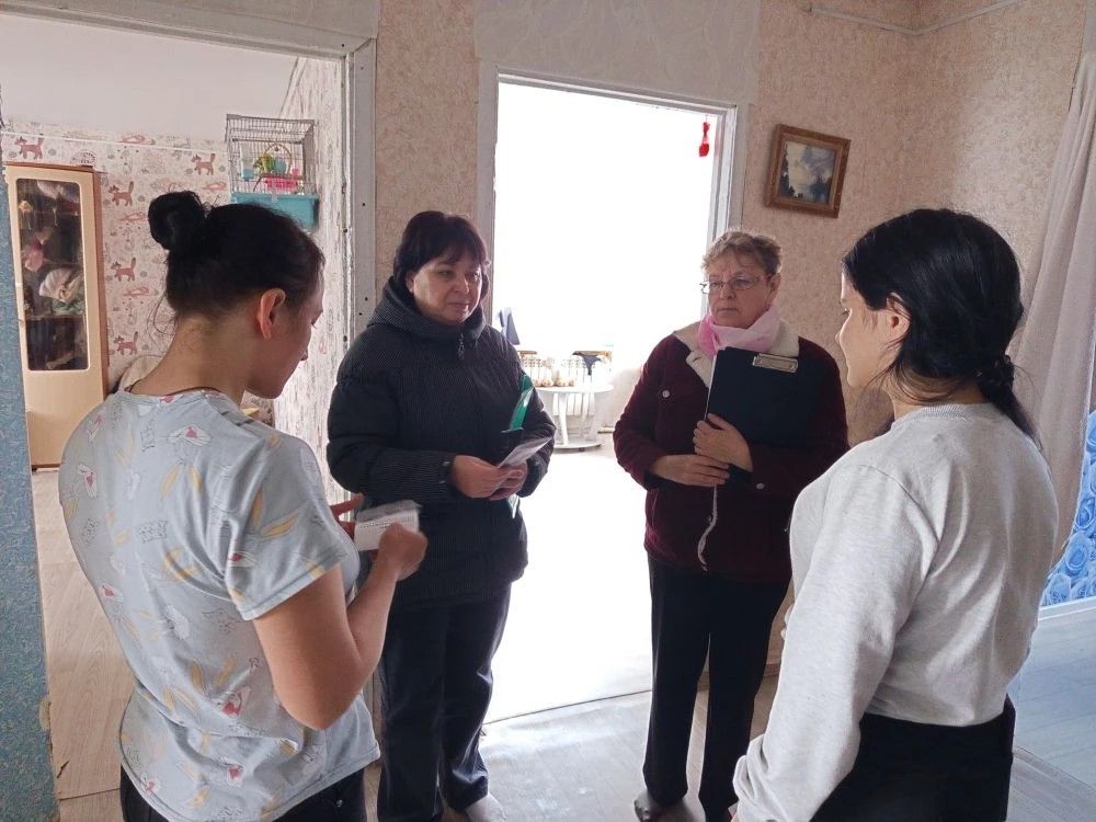 Специалисты «Островка надежды» рассказали жителям, как защититься от клещей