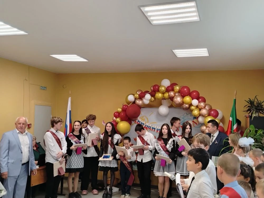 «Последний звонок-2026» в Верхнеуслонском районе (фоторепортаж)