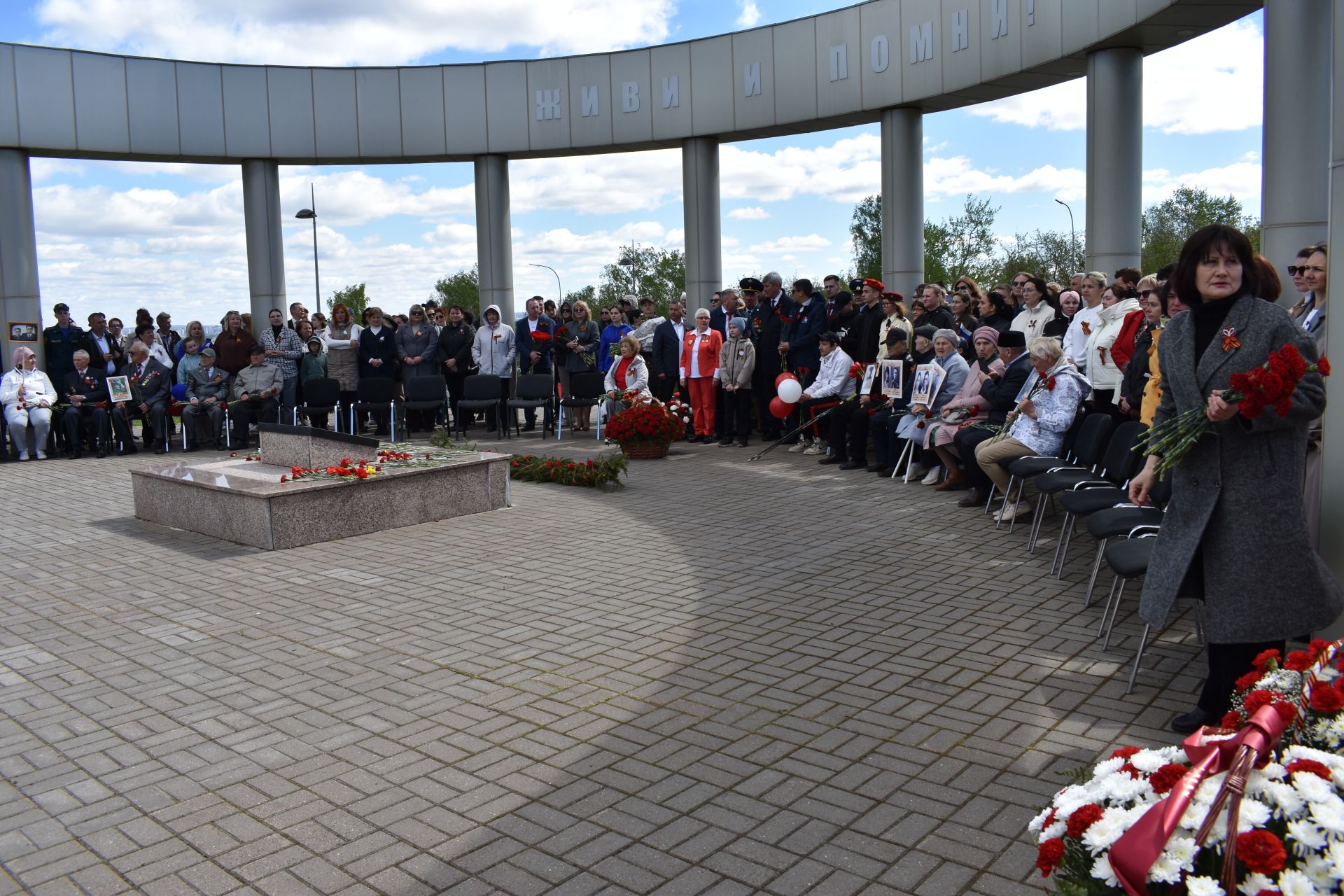 Парад Победы в Верхнем Услоне: слёзы, песни и белые голуби