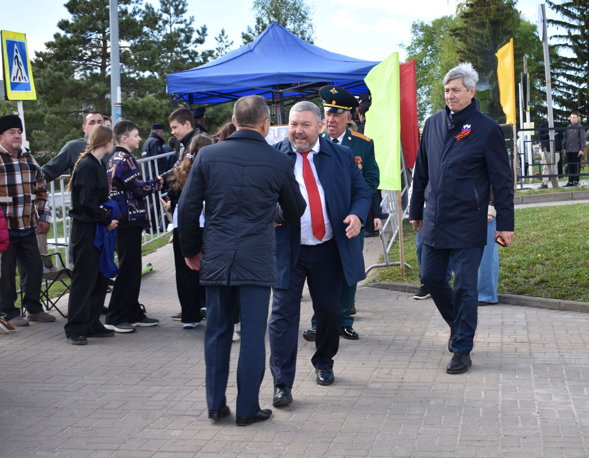 Парад Победы в Верхнем Услоне: слёзы, песни и белые голуби