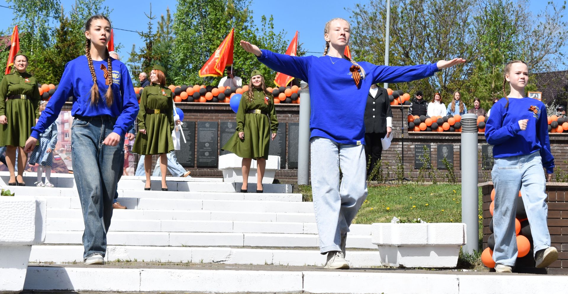 Парад Победы в Верхнем Услоне: слёзы, песни и белые голуби