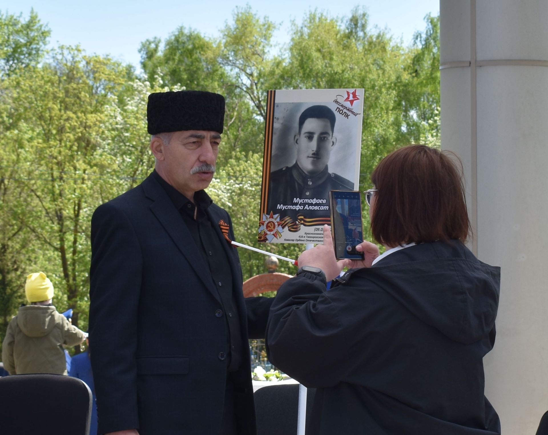 Парад Победы в Верхнем Услоне: слёзы, песни и белые голуби