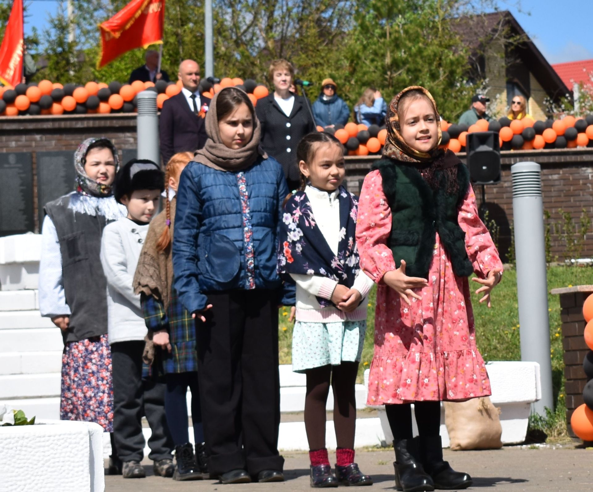 Парад Победы в Верхнем Услоне: слёзы, песни и белые голуби
