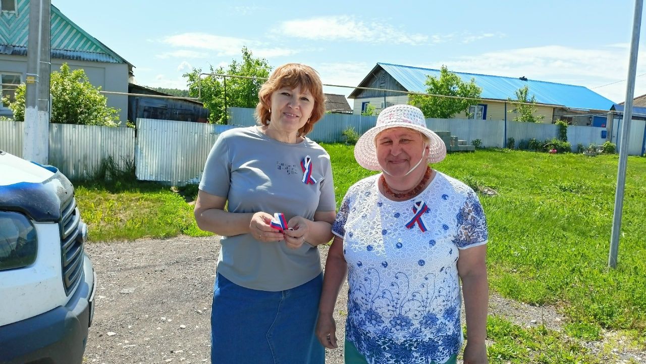 Кильдеевцы раздали ленточки триколора в преддверии Дня России