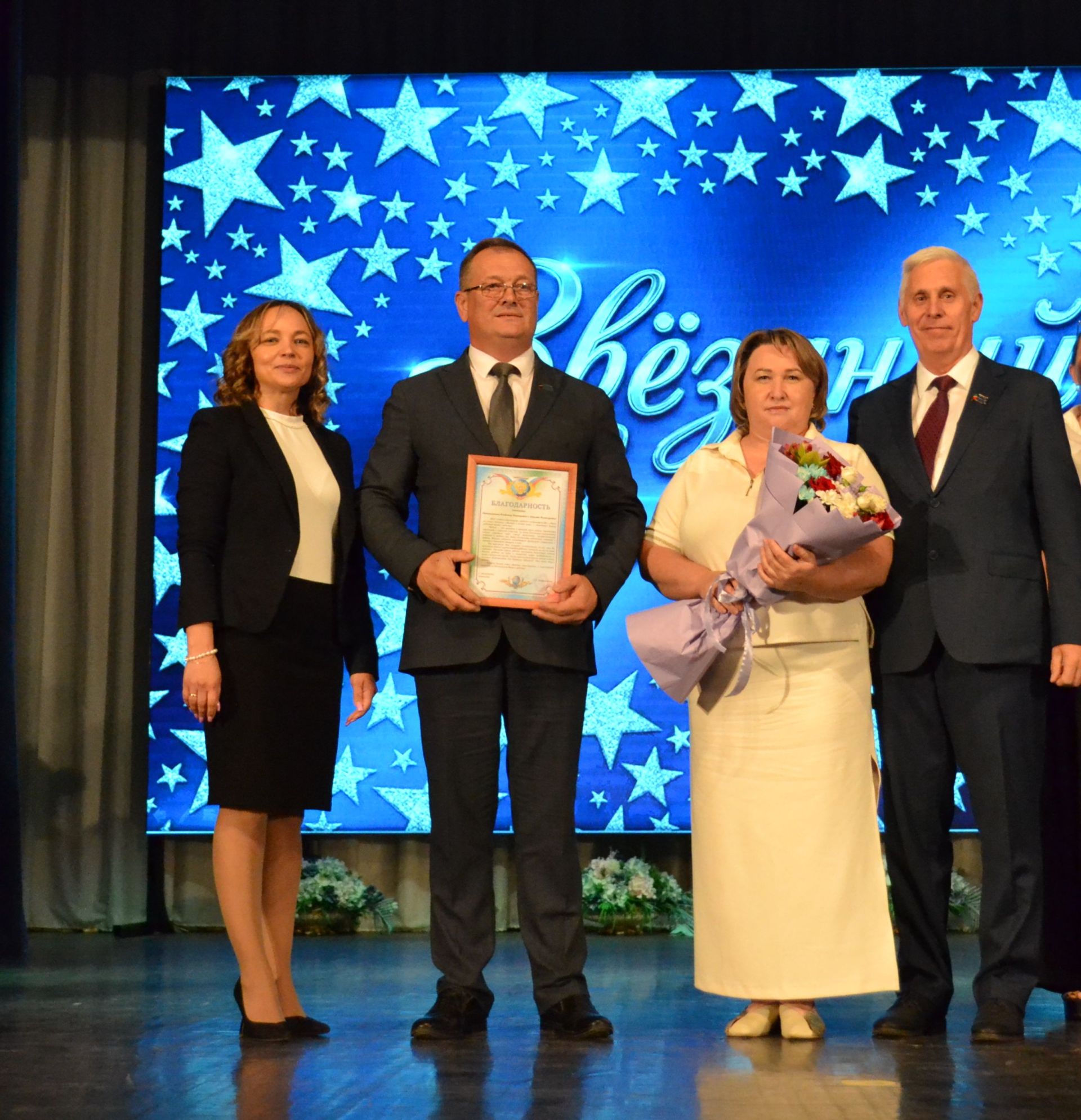 «Путеводная звезда»: 103 верхнеуслонских выпускника взяли курс на взрослую жизнь