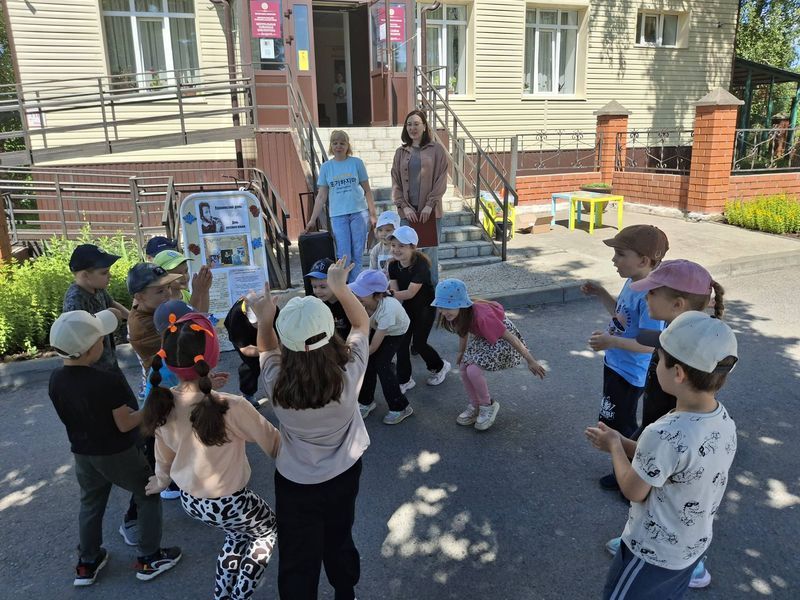 В Районной детской библиотеке устроили пушкинский серпантин для дошколят