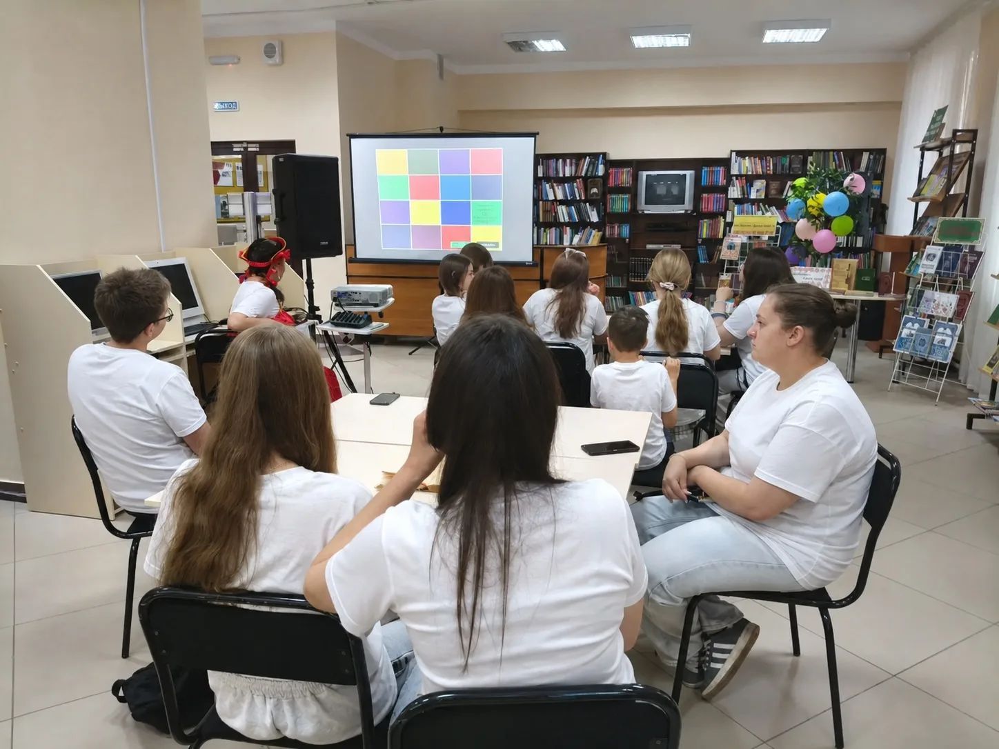 Библиотека провела «Фольклорную радугу» для молодёжи по Пушкинской карте