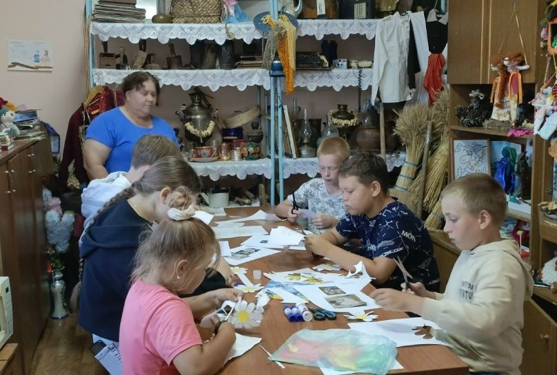 В Кильдееве дети сделали ромашки на мастер-классе ко Дню семьи