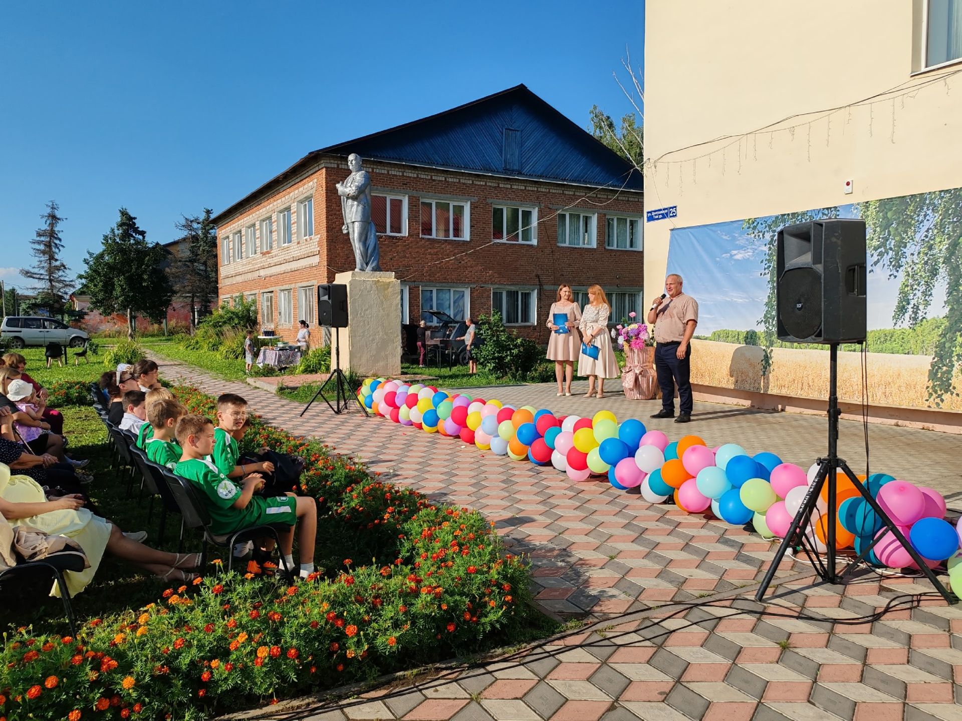 В Куралове чествовали первоклассников и героев на Дне села