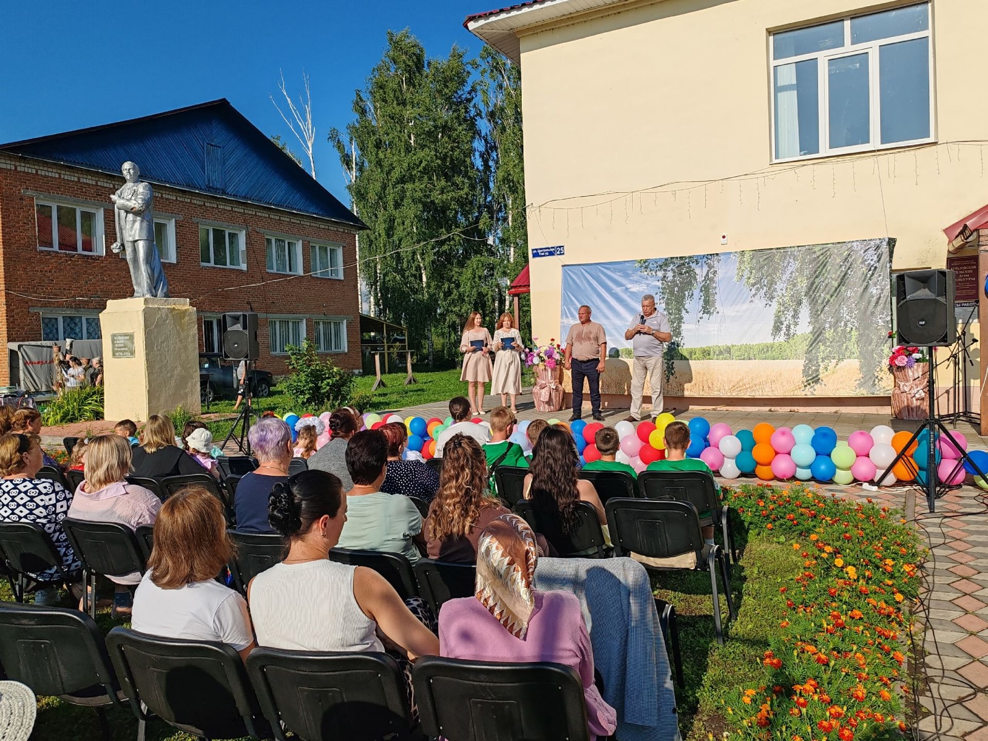 В Куралове чествовали первоклассников и героев на Дне села