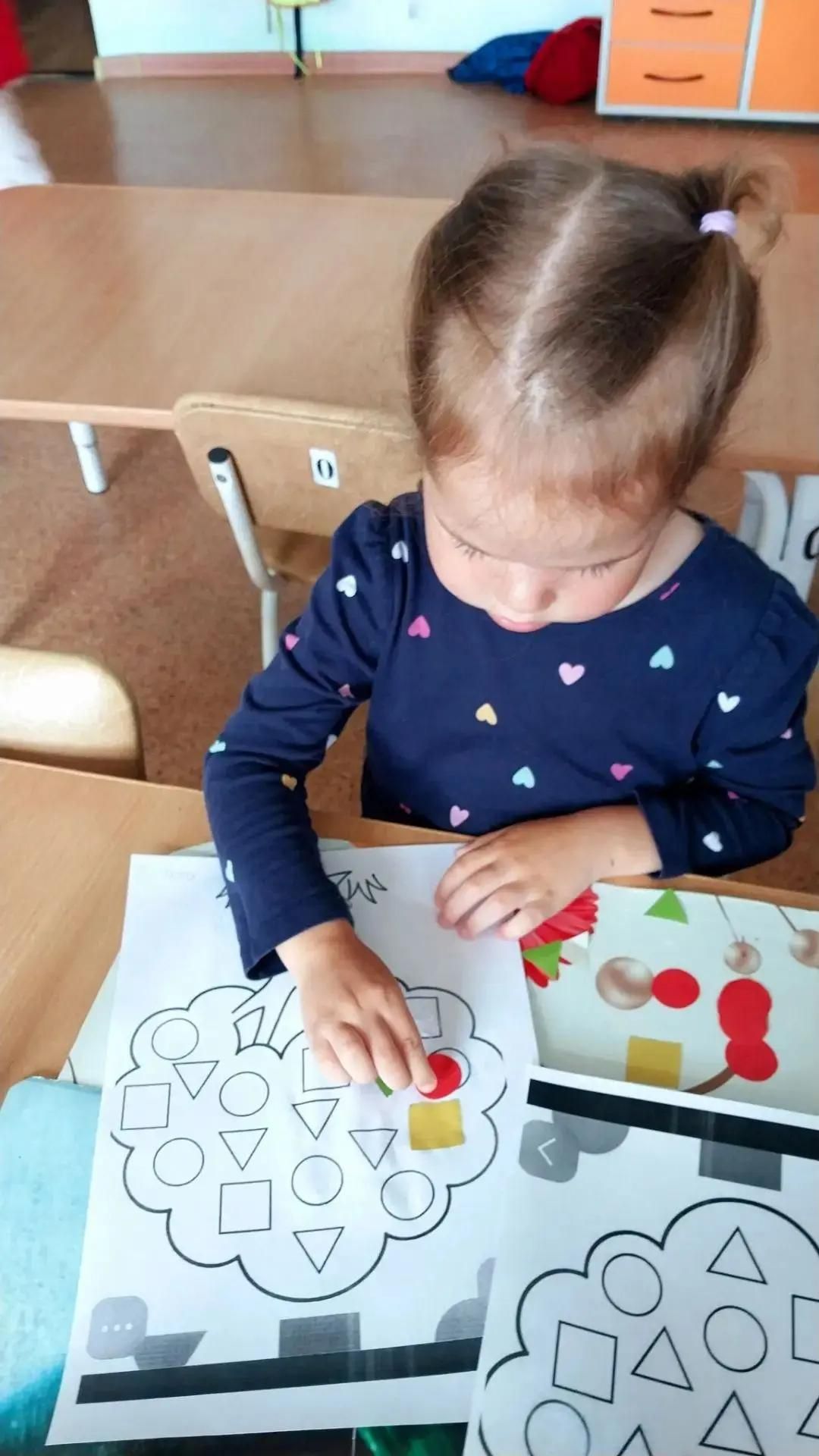 Балалар төрле геометрик фигураларны танырга өйрәнделәр