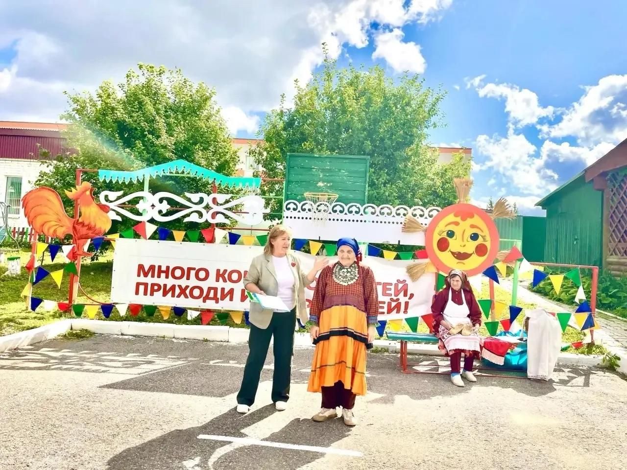 Интернат-йортта төрле халыкларның милли киемнәре белән таныштылар