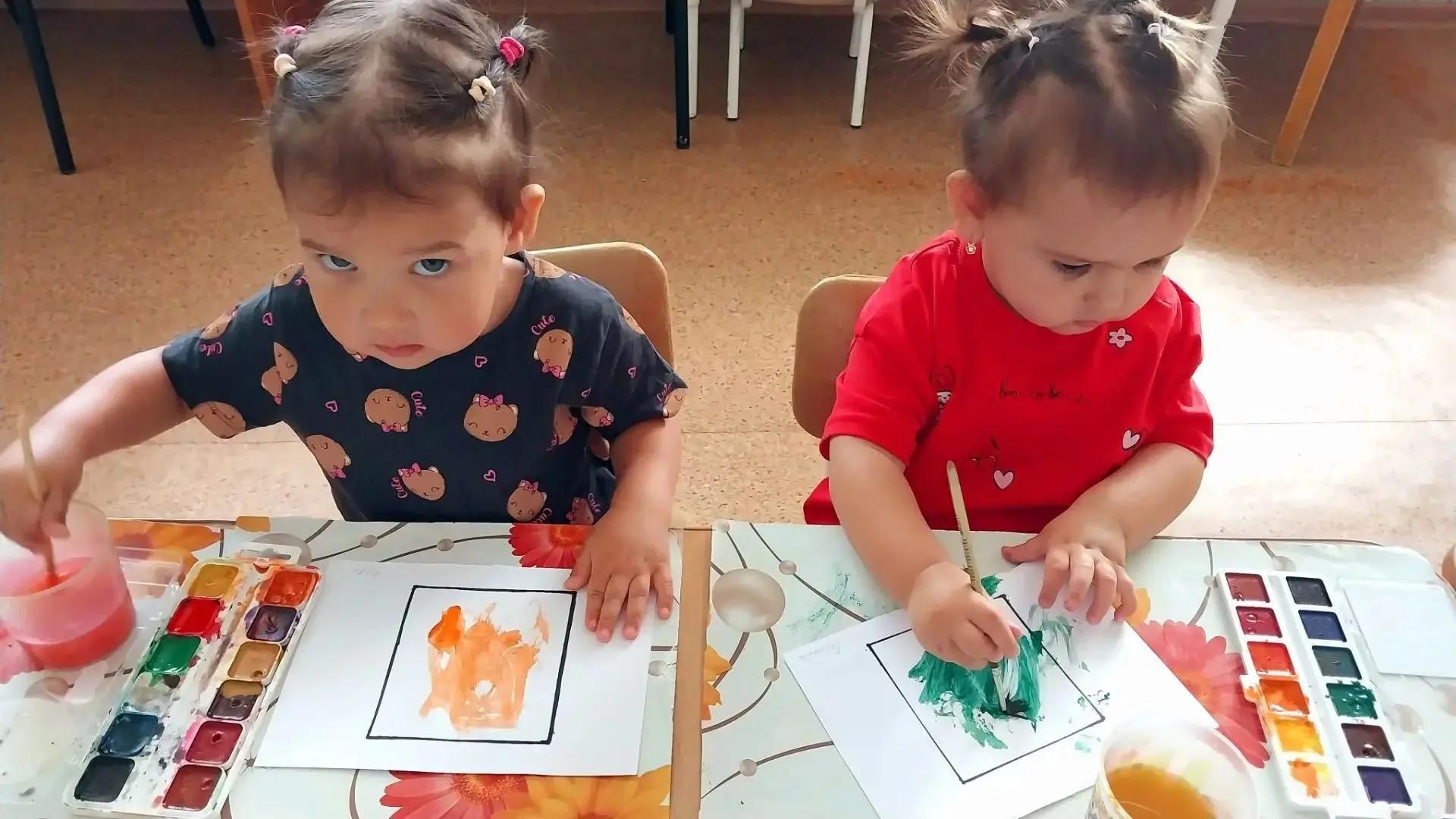 Балалар төрле геометрик фигураларны танырга өйрәнделәр
