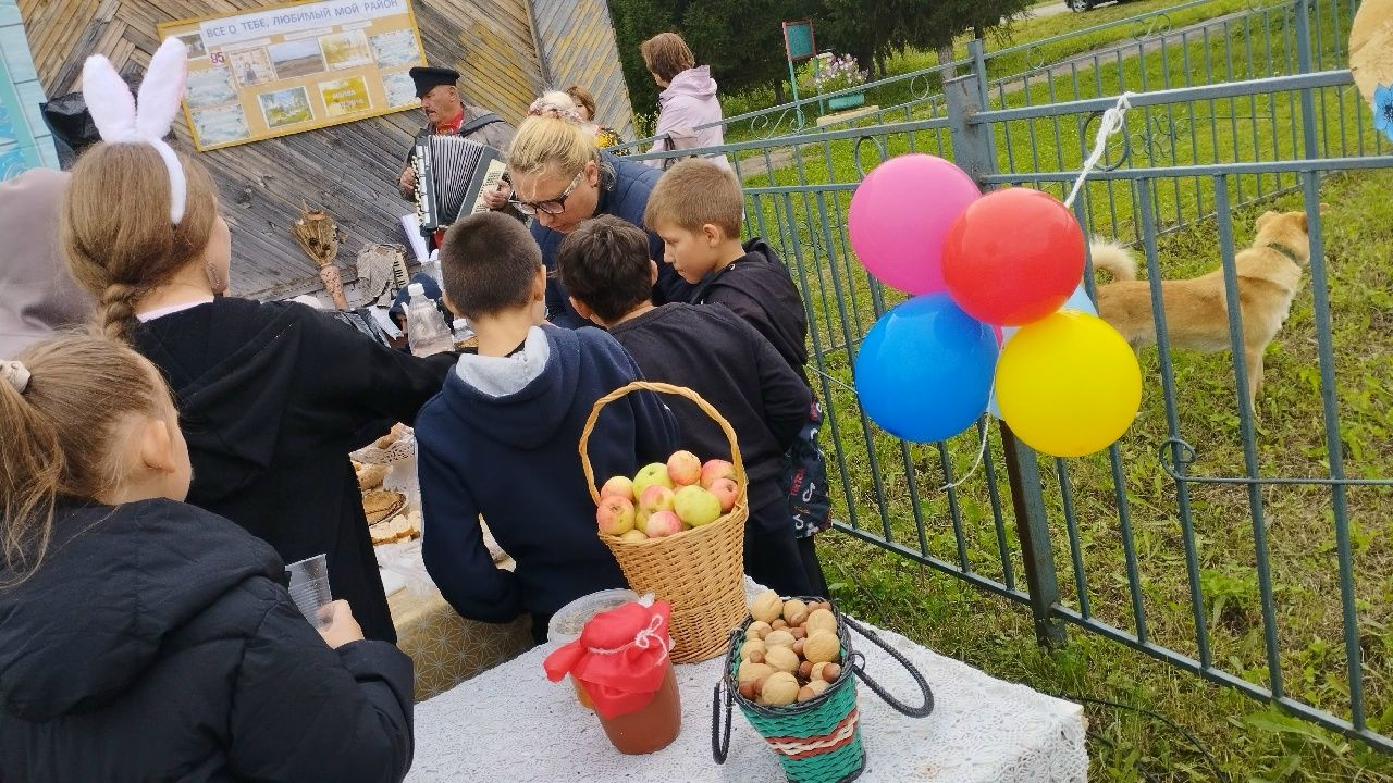 В Ямбулатове прошёл праздник трёх Спасов с концертом и хороводом