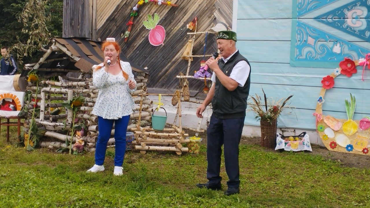 В Ямбулатове прошёл праздник трёх Спасов с концертом и хороводом