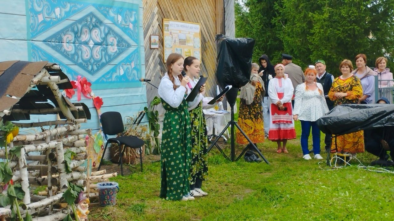 В Ямбулатове прошёл праздник трёх Спасов с концертом и хороводом
