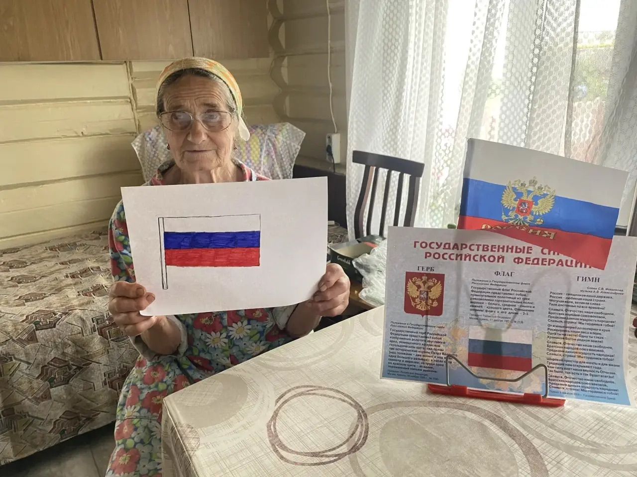 Мастер-класс «Три символа флага» прошёл в «Островке надежды»