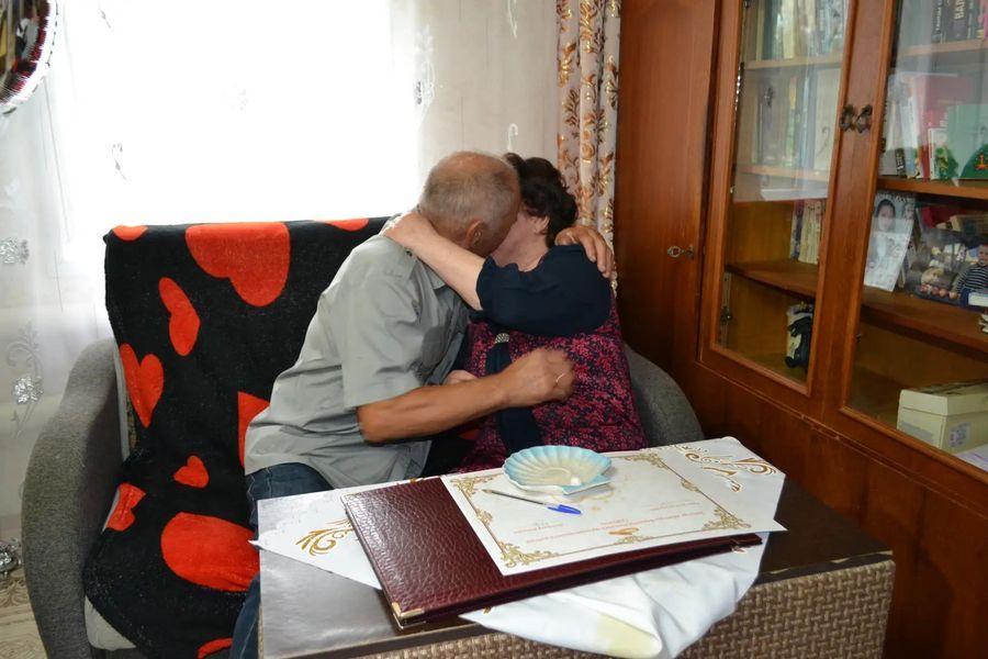 Борис и Валентина Гудихины отметили золотую свадьбу спустя полвека