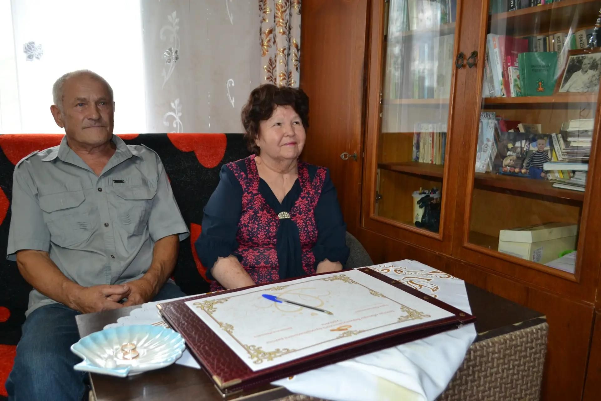 Борис и Валентина Гудихины отметили золотую свадьбу спустя полвека