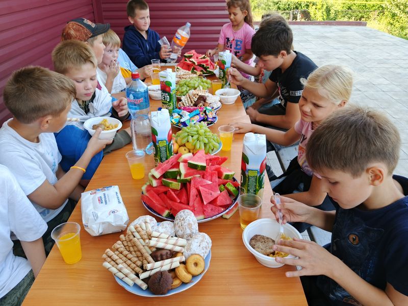 В Печищах прошёл велопробег ко Дню флага России