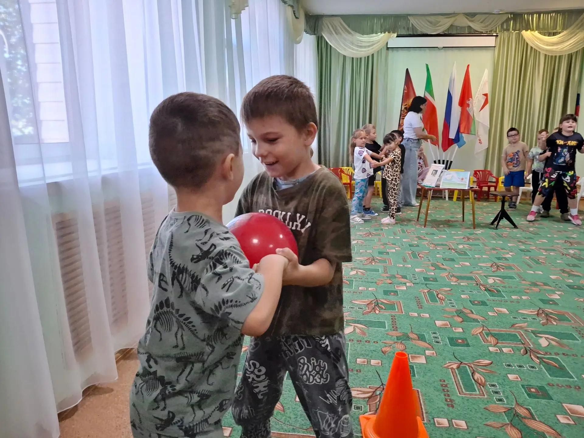 Балалар Виталий Бианки иҗаты белән таныштылар