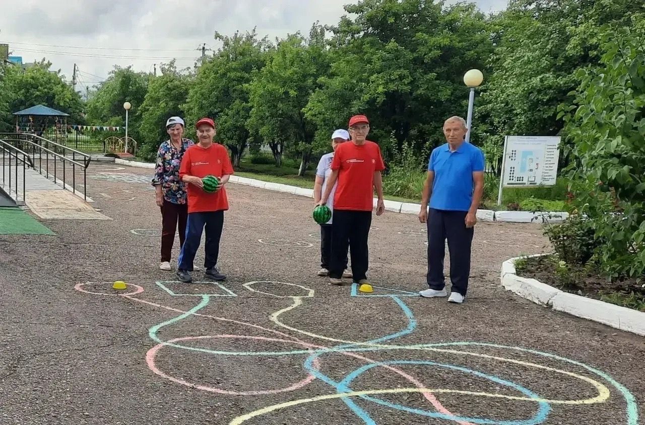 В Верхнеуслонском доме-интернате создали плакат «Наша дружная семья»