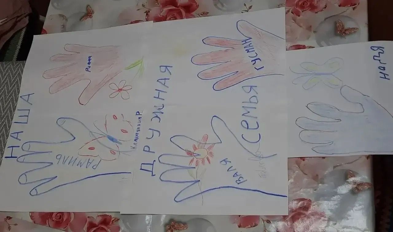В Верхнеуслонском доме-интернате создали плакат «Наша дружная семья»