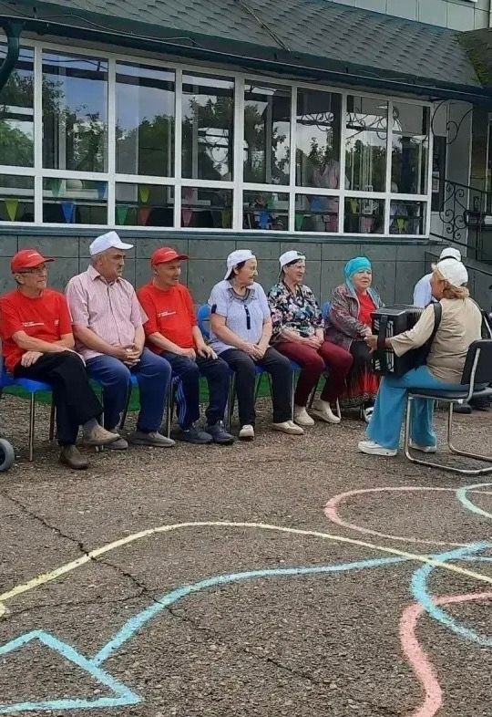 В Верхнеуслонском доме-интернате создали плакат «Наша дружная семья»