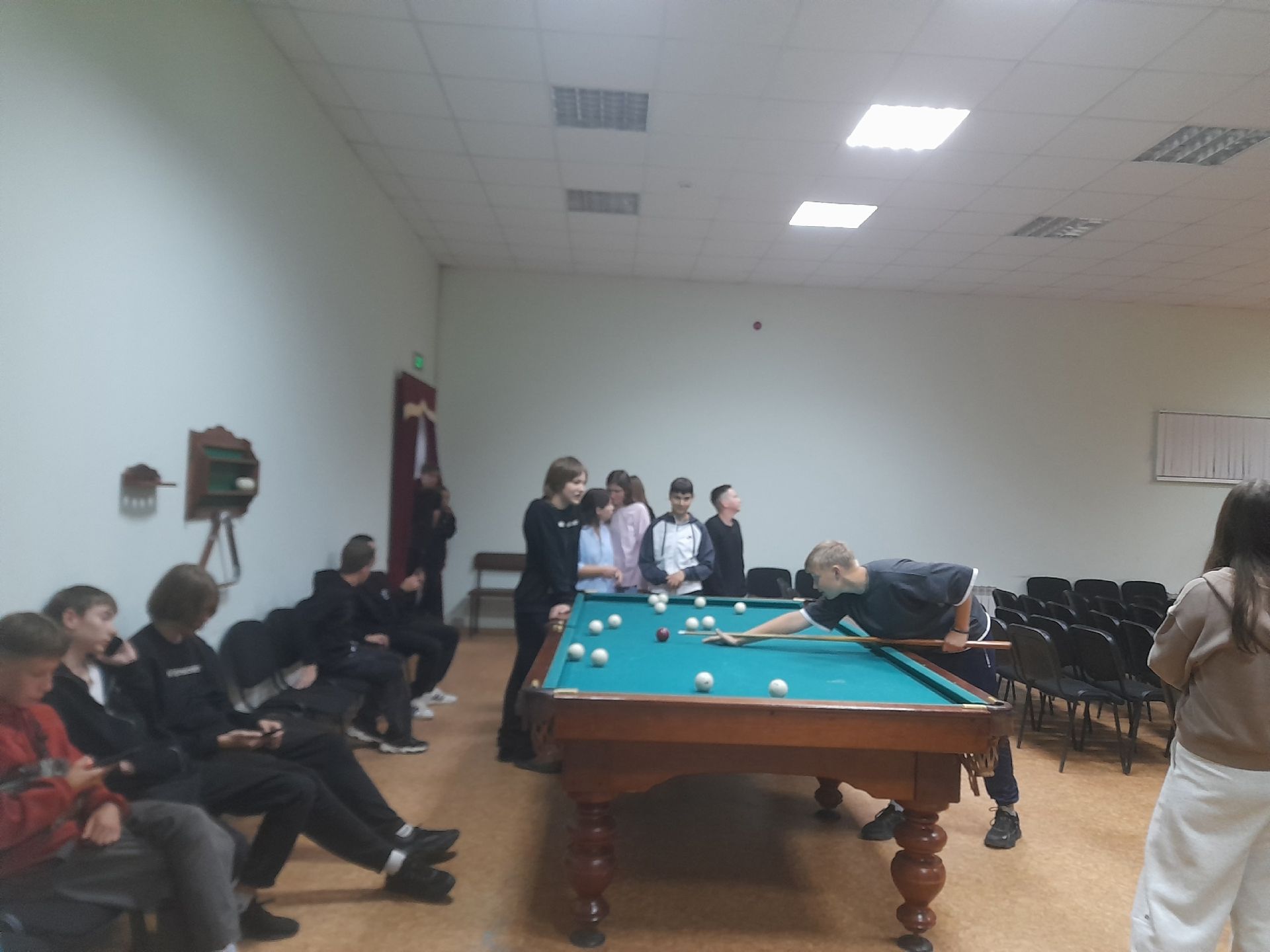 Молодежь в Шеланге приняла участие в турнире по бильярду
