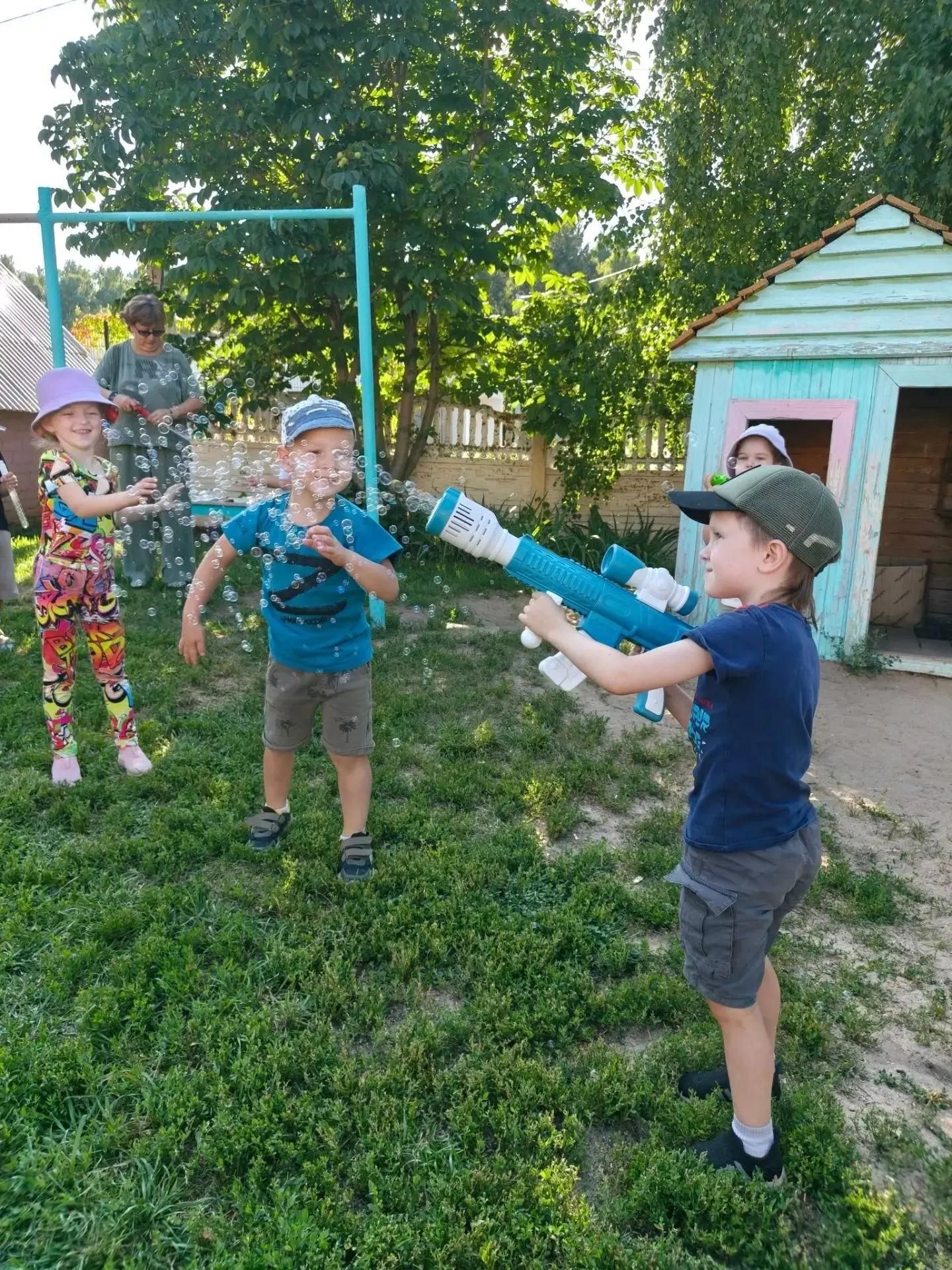 Балалар бакчасында Сабын куыклары көне үтте