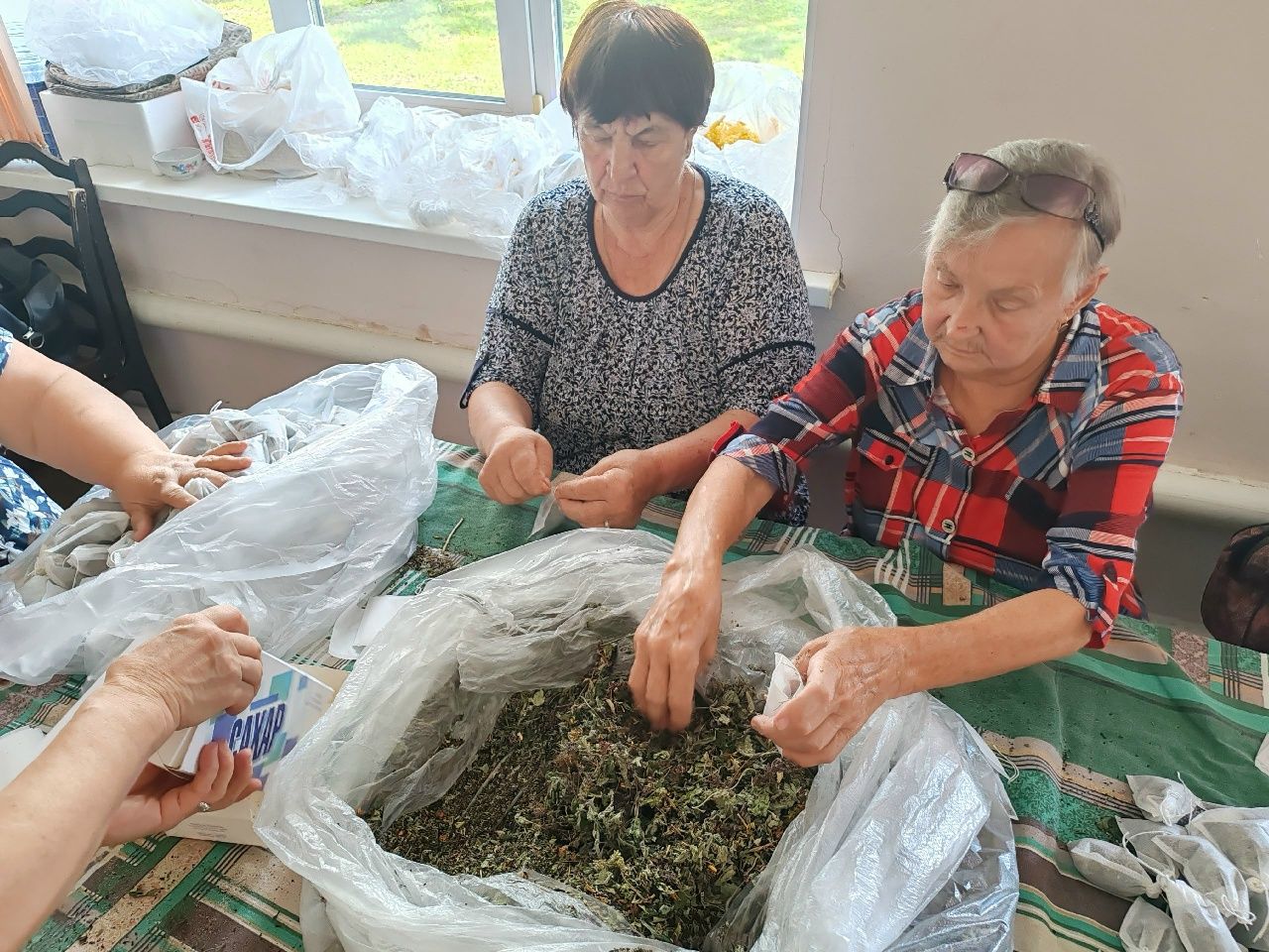 В Куралове волонтёры собрали 400 пакетиков чая и две сети для бойцов