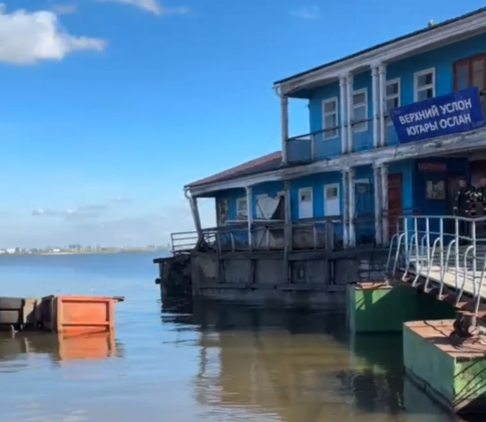Большегруз снёс пристань в Верхнем Услоне, водитель погиб