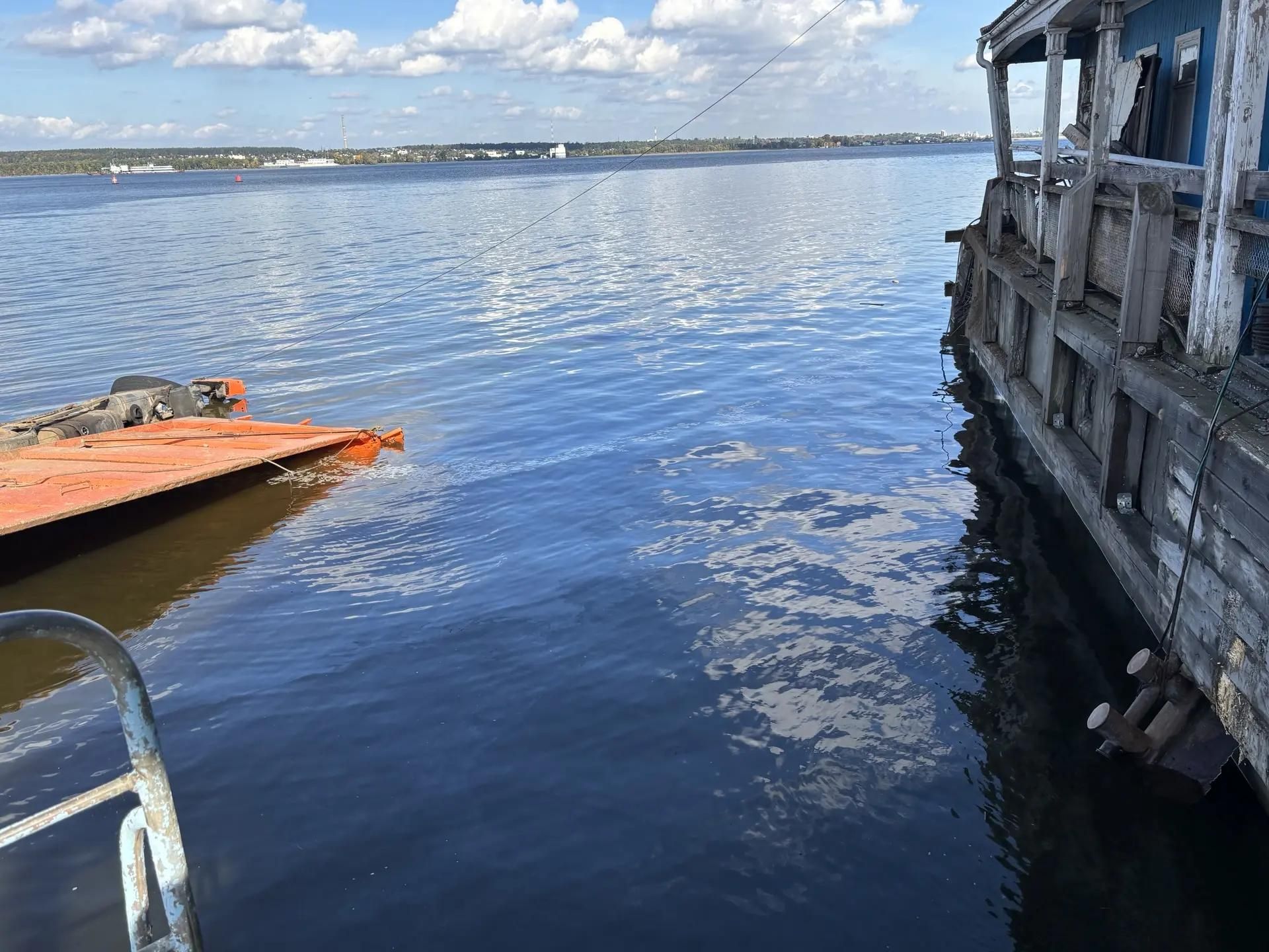 Большегруз снёс пристань в Верхнем Услоне, водитель погиб