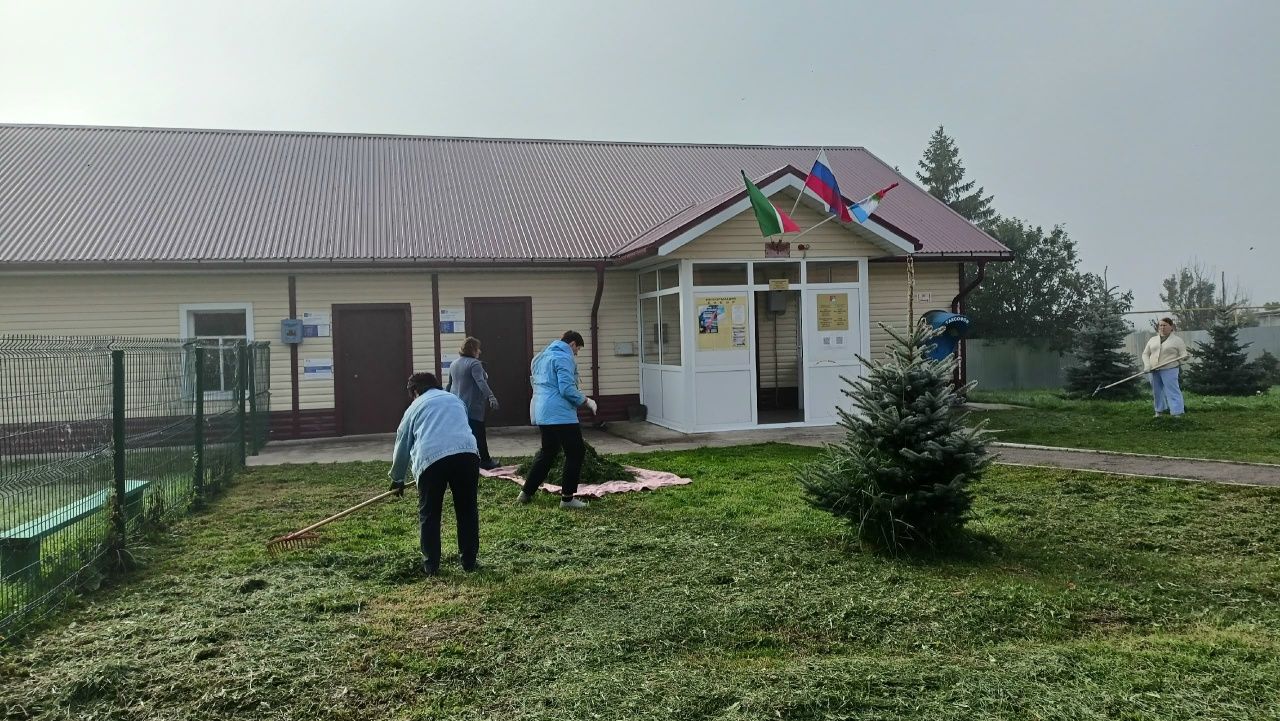 В Кильдееве прошёл осенний субботник «Осенний день благоустройства»
