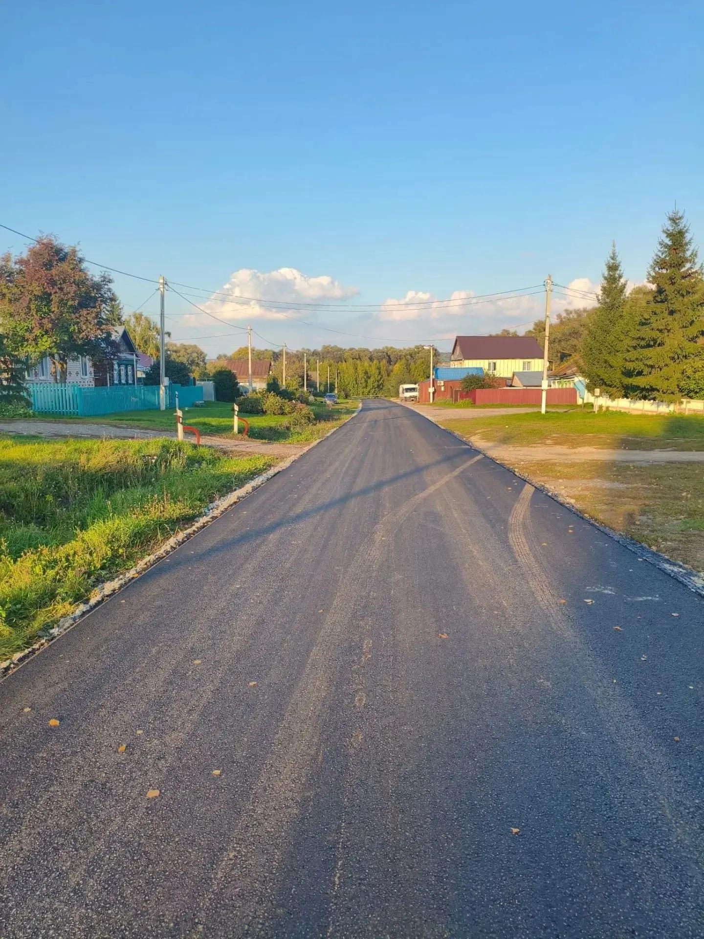 В селах Верхнеуслонского района уложили асфальт и щебень