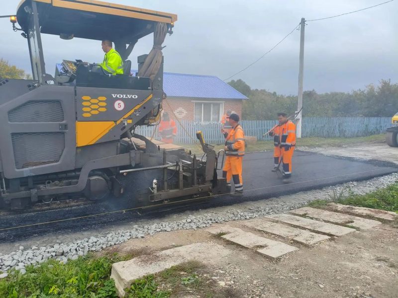 В селах Верхнеуслонского района уложили асфальт и щебень