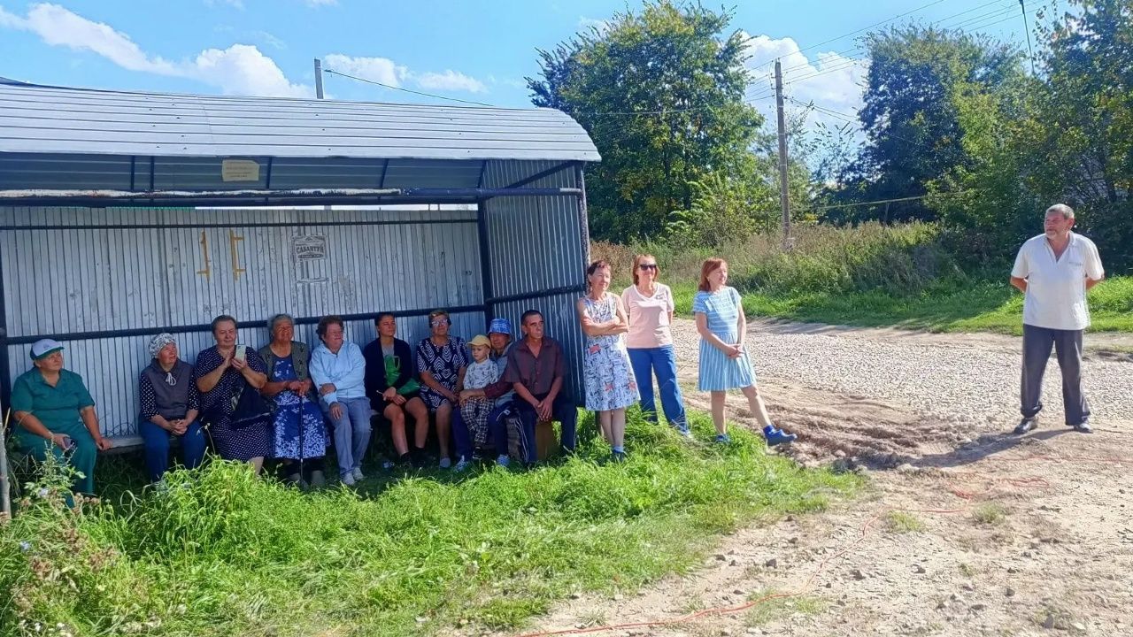 Артисты Макуловского СДК подарили концерт «Родные сердца» жителям Сеитова