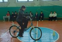 Юные инспекторы движения в Татарско-Бурнашевской школе тренируют веловождение