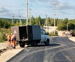 На подъезде к Бакча-Сараю уложили второй слой асфальта