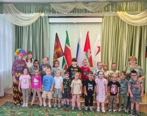 “Каенкай” балалар бакчасында клоун Клепа белән бәйрәм үткәрделәр