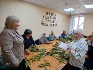 «Берёзка» и Макуловская школа передали волонтёрам 26 000 рублей