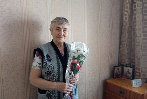 Верхнеуслонские соцработники поздравили женщин, находящихся на надомном обслуживании